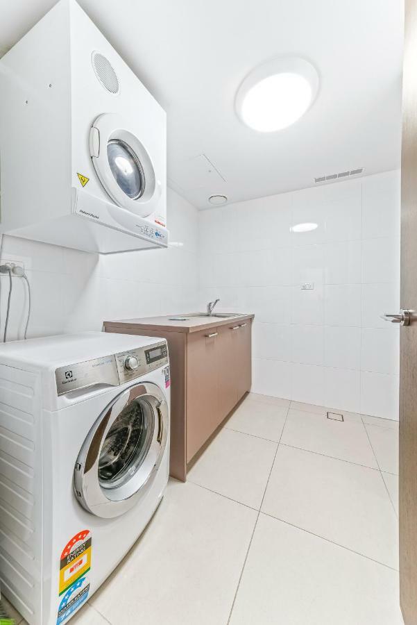 Executive On Whisper Bay - Cannonvale Airlie Beach Εξωτερικό φωτογραφία